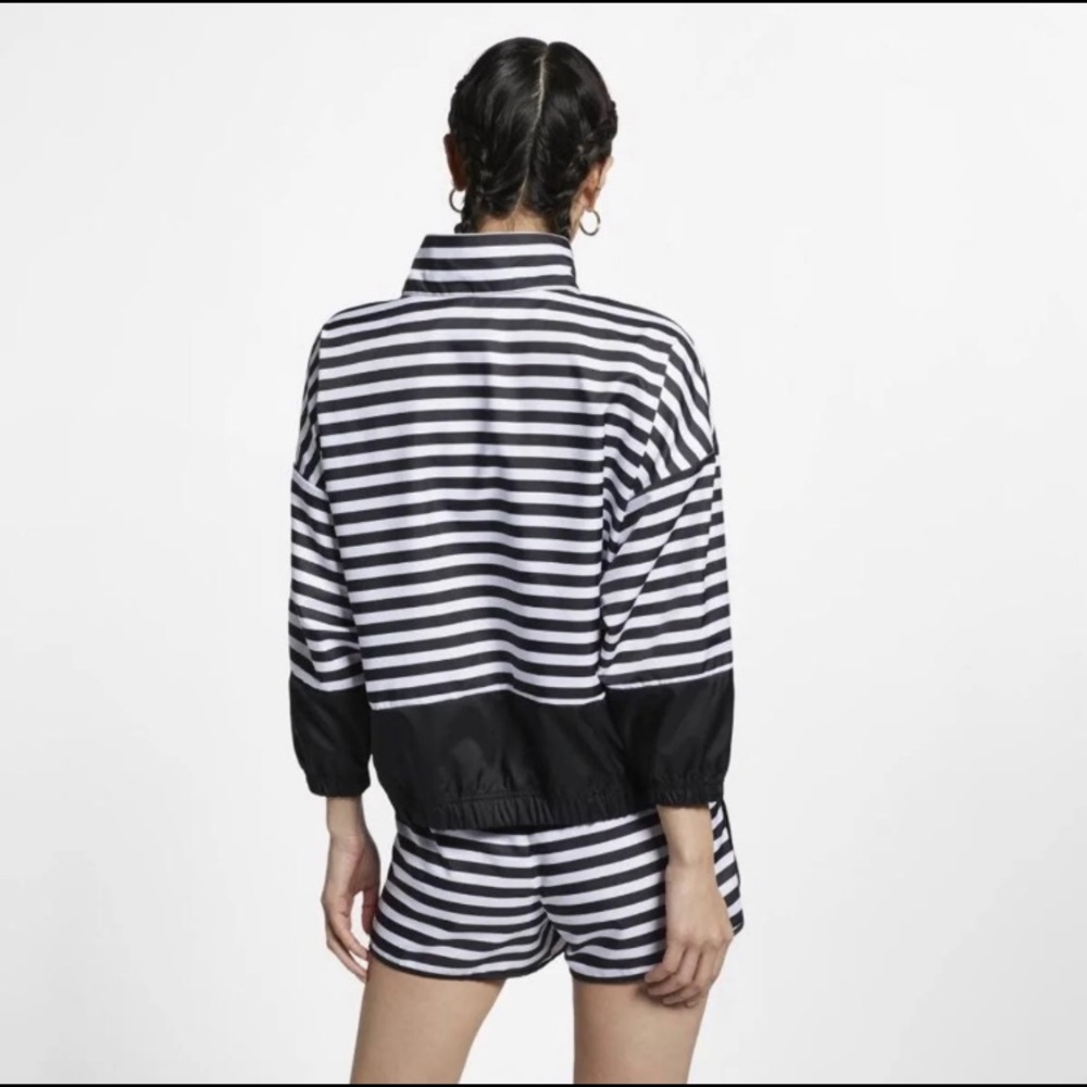 Nike black and white striped wind breaker NWT - Picture 2 of 5